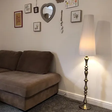 Apartment Oliver Wests Beautiful 2 Bedroom Sleeps 4 *