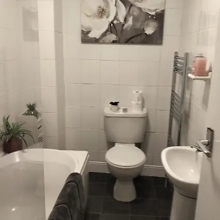 Oliver Wests Beautiful 2 Bedroom Sleeps 4 アパート