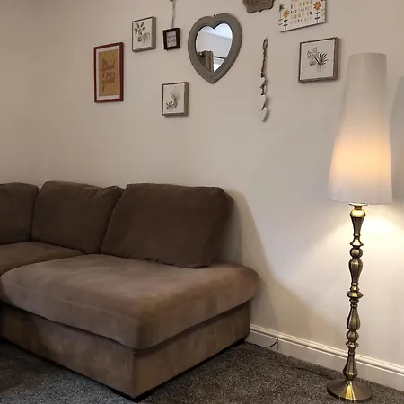Oliver Wests Beautiful 2 Bedroom Sleeps 4