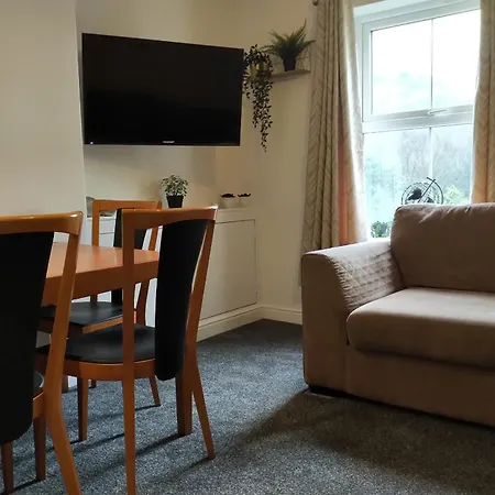 Oliver Wests Beautiful 2 Bedroom Sleeps 4