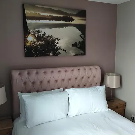 Oliver Wests Beautiful 2 Bedroom Sleeps 4 Lägenhet