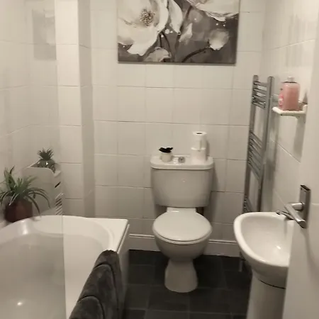Oliver Wests Beautiful 2 Bedroom Sleeps 4 Apartment